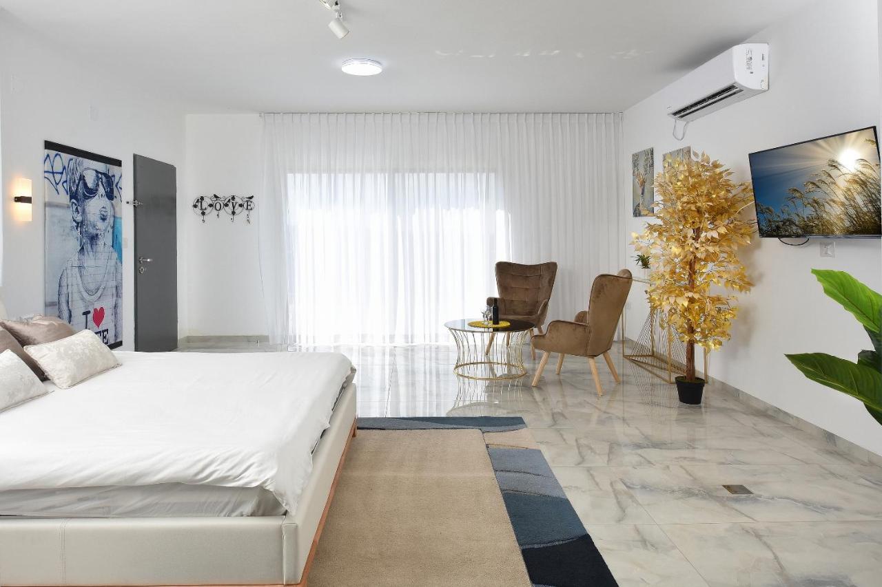 הסויטות של פולי Apartamento Manot Exterior foto