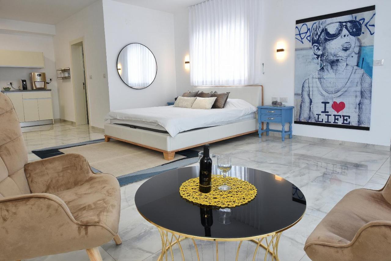 הסויטות של פולי Apartamento Manot Exterior foto