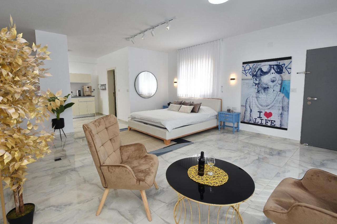 הסויטות של פולי Apartamento Manot Exterior foto